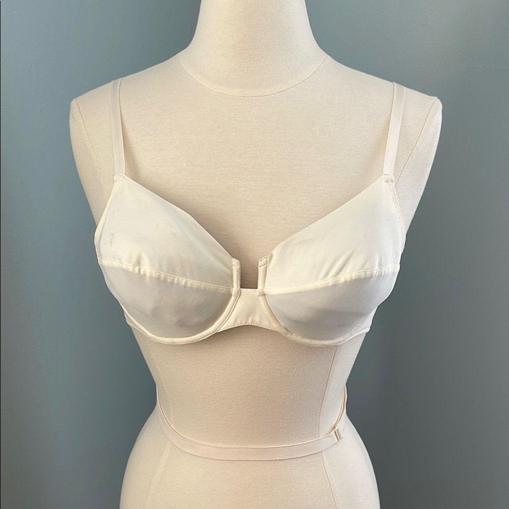 NWOT La Perla Cream Underwire Bra with Adjustable Straps